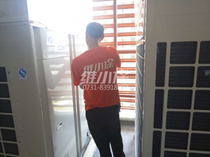 你能在浴室里放點(diǎn)空氣調(diào)節(jié)嗎？